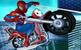 Örümcek Adam Motor Sürüyor
